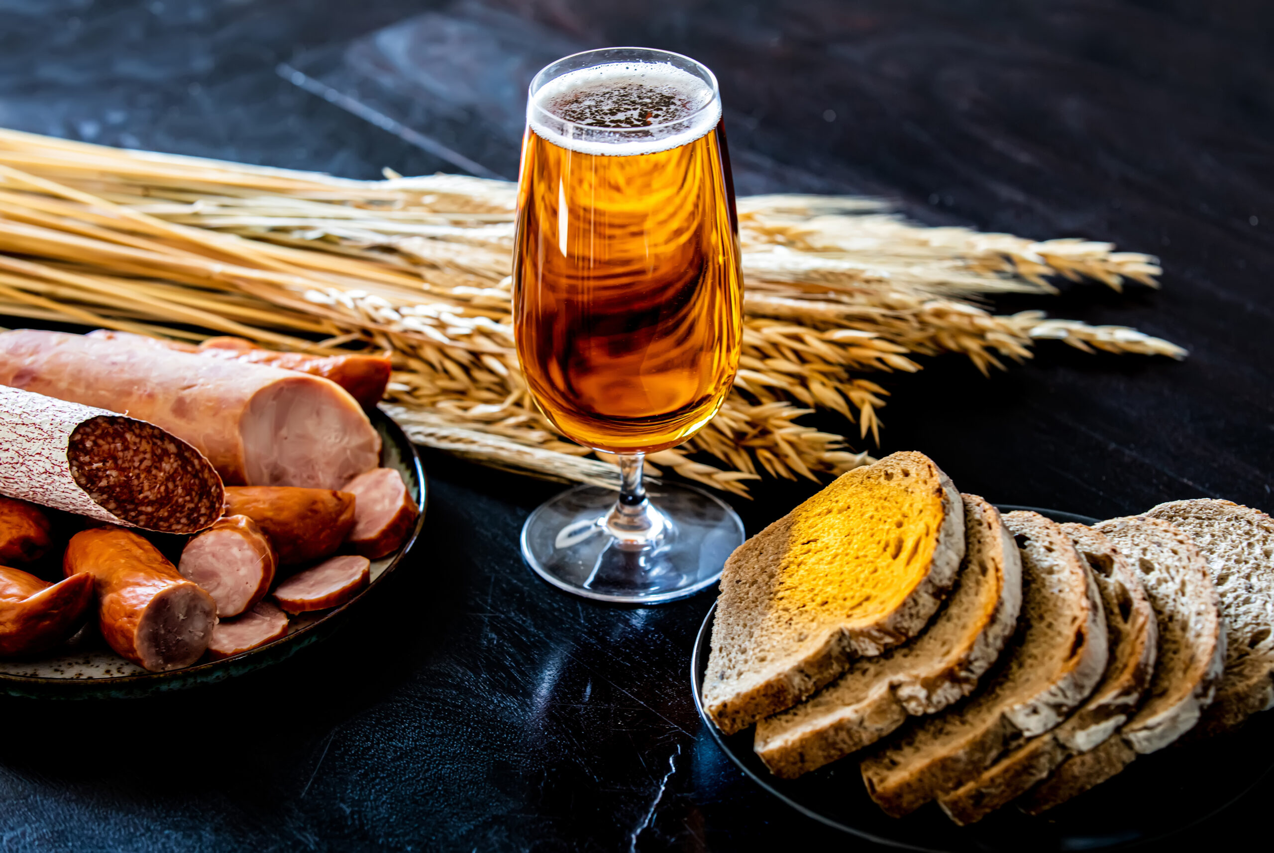 Abbildung von Brot, Bier und Getreide 